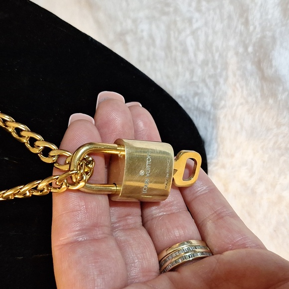 LV Lock w/Chain #309 - Picture 4 of 6